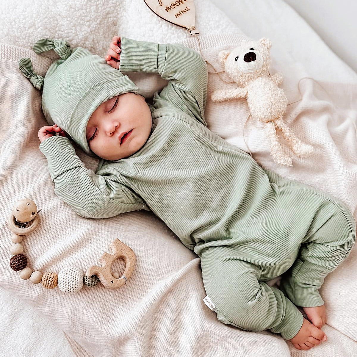 All-In-One SET als GESCHENK verpackt (Romper, Beanie, Body & Musselintuch)